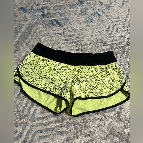 Lululemon Run Times Short *4-way Stretch Dottie Dash Clarity size 6 - Picture 3 of 7